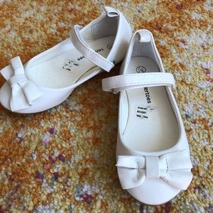 TenderToes White Girl Mary Janes Dress Shoes